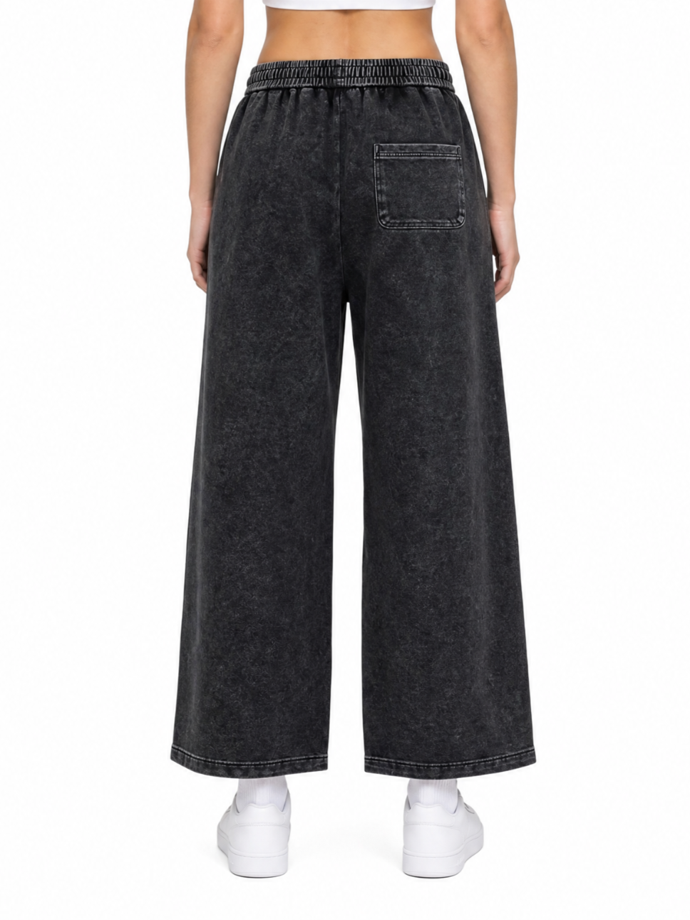 350GSM Heavyweight Snow Washed Straight-Leg Sweatpants - Black - Model View